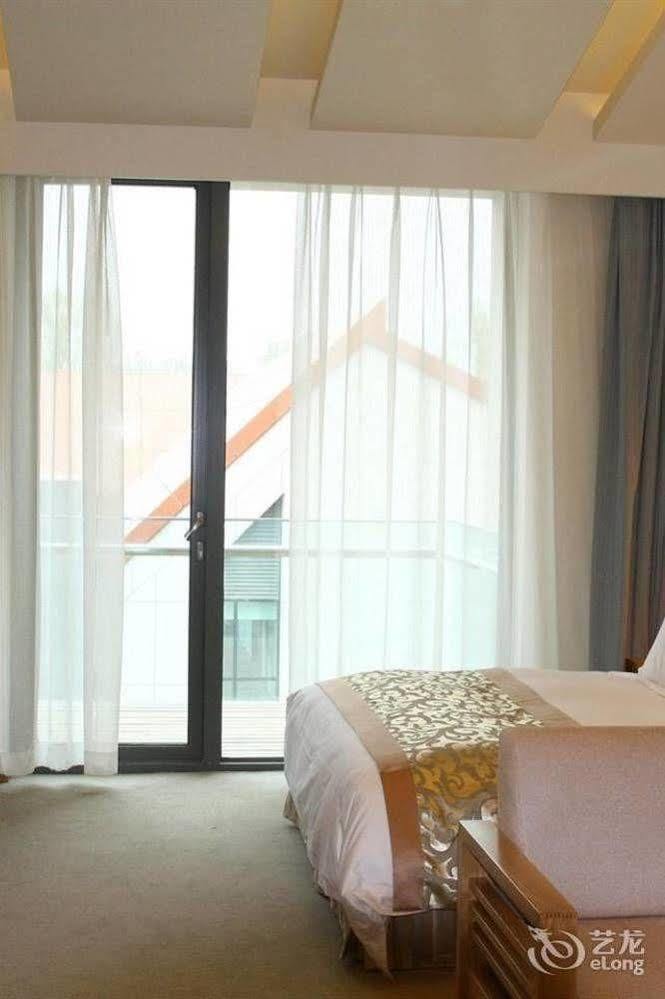Tangyun Conference Center 3*